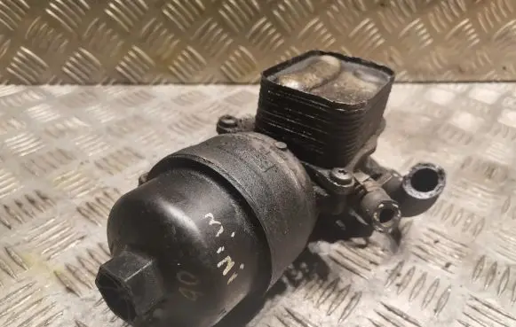 Oil filter mounting bracket