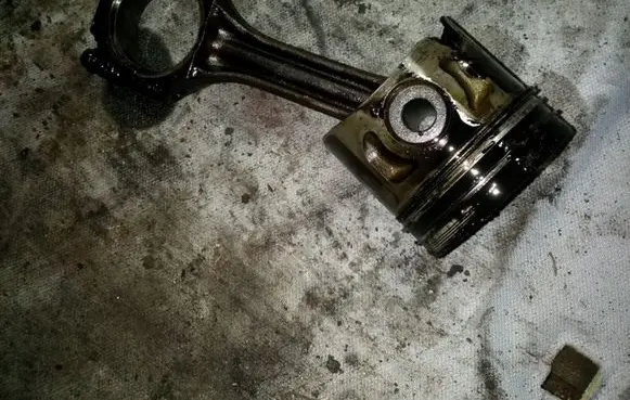 Volkswagen Golf III Piston 