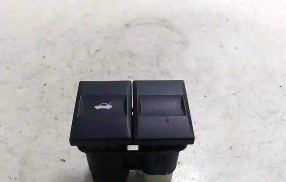 Ford Mondeo Mk III Tailgate opening switch 1S7T19B514AA