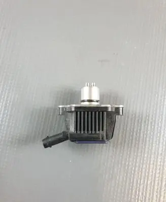 Volkswagen Golf VII Camshaft vanos timing valve 04E906048A