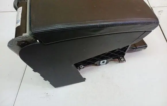Volkswagen PASSAT B6 Armrest 3C0864207