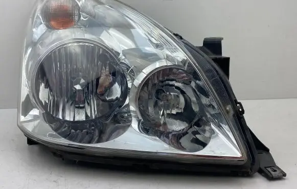 Toyota Corolla Verso AR10 Headlight/headlamp