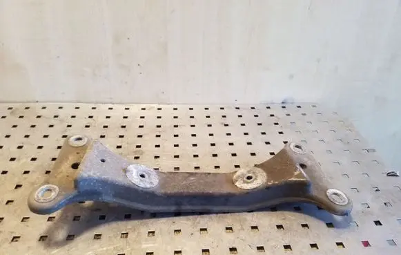 Gearbox mounting bracket