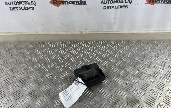 Volkswagen PASSAT B8 Door control unit/module 5Q0959593B