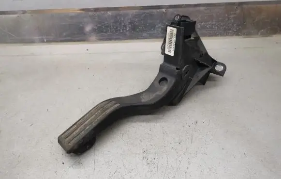 Ford Mondeo Mk III Accelerator throttle pedal 2S719F836DA