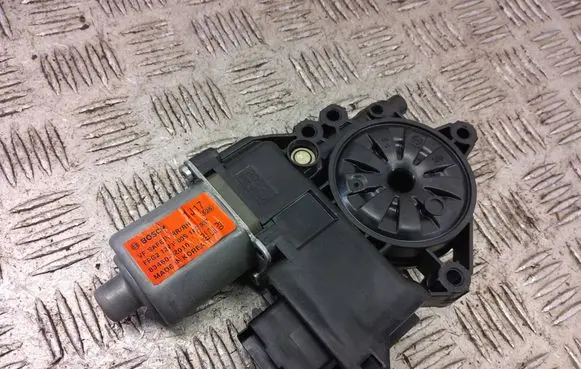 Hyundai i40 Rear door window regulator motor 83460-3Z010