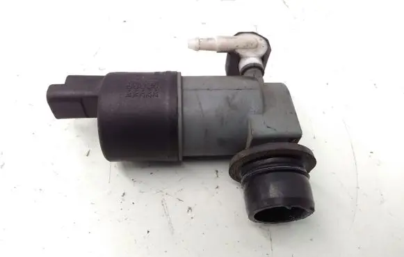 Nissan Qashqai+2 Windscreen/windshield washer pump 28920BU010