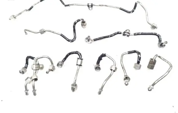 Land Rover Discovery 4 - LR4 Fuel injector supply line/pipe 