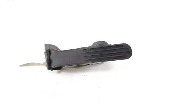 Accelerator throttle pedal