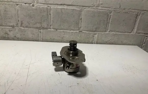 BMW 6 F06 Gran coupe Fuel injection high pressure pump 7599865 0330970 0261520129