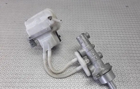 Opel Meriva A Master brake cylinder Y21627