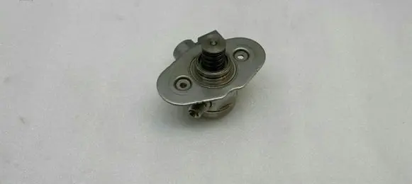 BMW Z4 E89 Fuel injection high pressure pump 13517584461