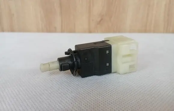 Mercedes-Benz SLK R170 Brake pedal sensor switch 0015456409 A0015456409