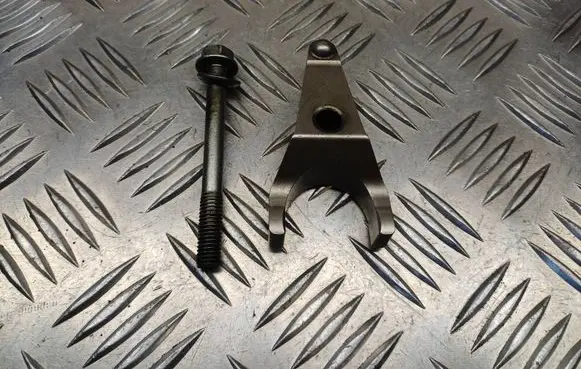 Toyota RAV 4 (XA30) Fuel Injector clamp holder 