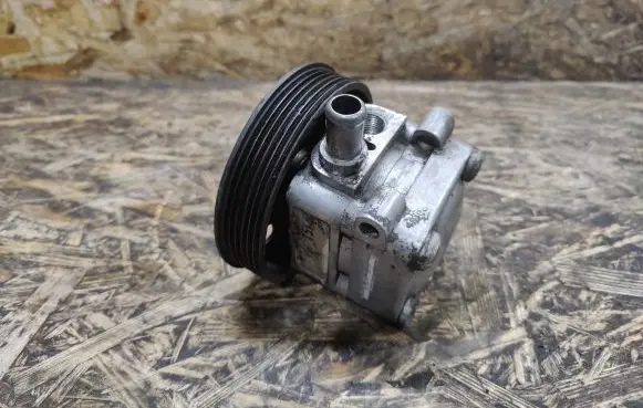 Maserati Quattroporte Power steering pump 7613955151 204070