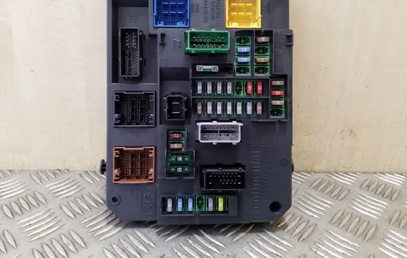 Peugeot 508 Fuse module A2C53383165 9665547580 S180121004G