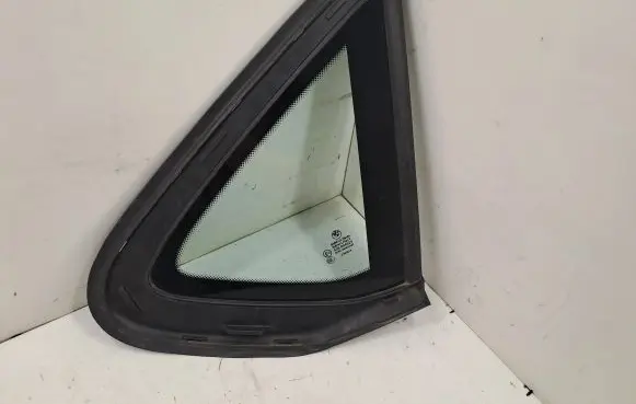 BMW X6 F16 Rear side window 7317772 731777208