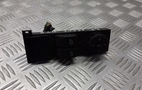 Ford Focus Front door window switch trim 7M5T14529BA