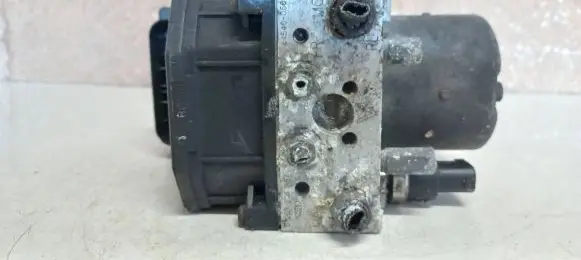 Toyota Avensis T250 ABS Pump 265950178