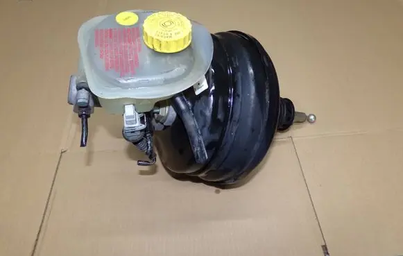 Audi A4 S4 B5 8D Brake booster 4B3612105