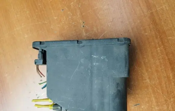Mercedes-Benz E W124 Central locking vacuum pump 