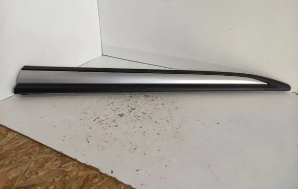Mitsubishi Outlander Front door trim (molding) 5727A404 2629637
