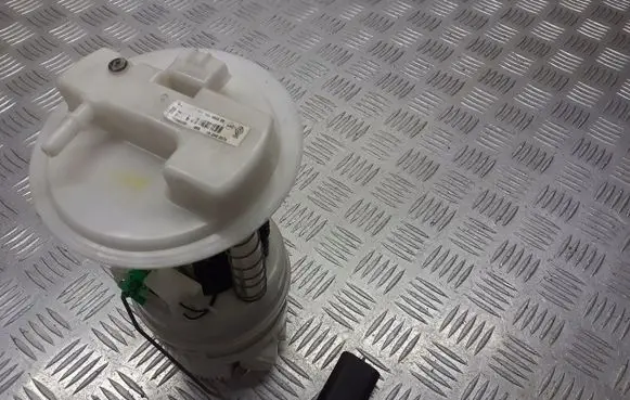 Renault Twingo II Mechanical fuel pump 8200368236