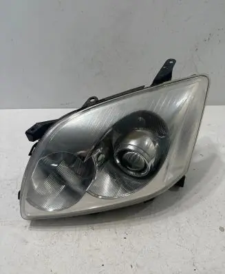 Toyota Avensis T250 Headlight/headlamp