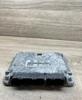 Volkswagen Polo III 6N 6N2 6NF Engine control unit/module 038906013D 0281001679