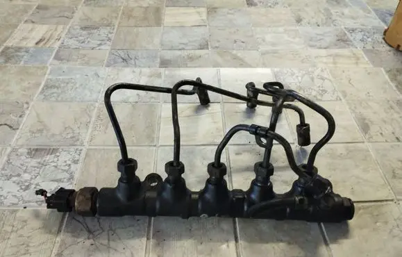 Toyota Corolla Verso E121 Fuel main line pipe