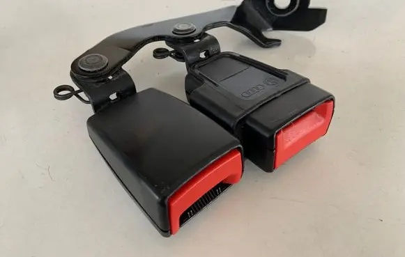Audi A8 S8 D4 4H Middle seatbelt buckle (rear) 4H0857740