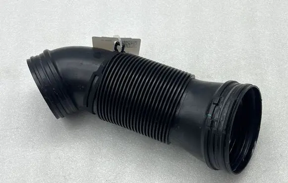 Audi A3 8Y Air intake hose/pipe 5Q0129684E