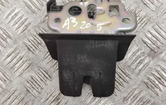 Audi A3 S3 8V Tailgate/trunk/boot lock/catch/latch 8R0827505
