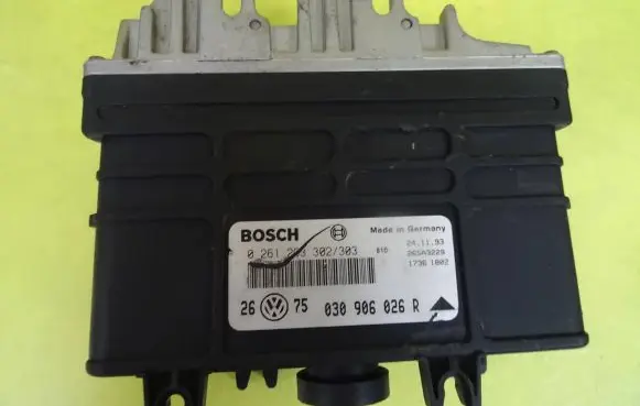 Volkswagen Golf III Engine control unit/module 030906026R