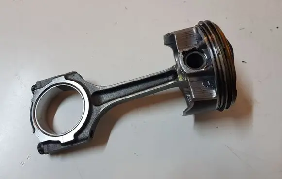 Ford Mustang VI Piston with connecting rod ML3E6205CA