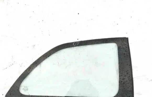 Toyota Yaris Rear side window