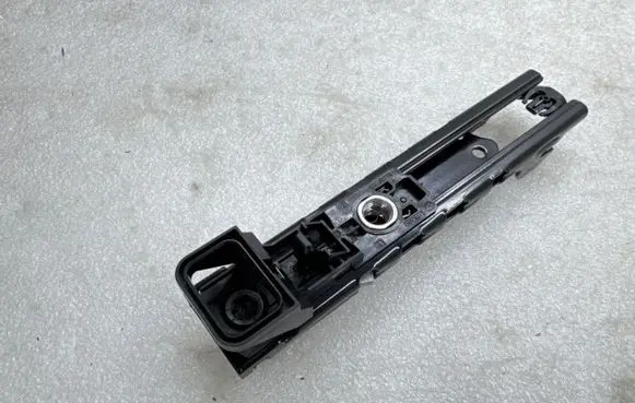 Tesla Model Y Seat belt height adjuster 1068130C1B CZZ23008300LXY