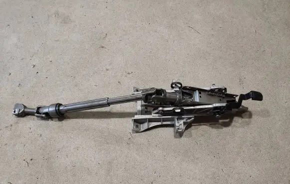 Volvo XC90 Steering wheel axle 32346689