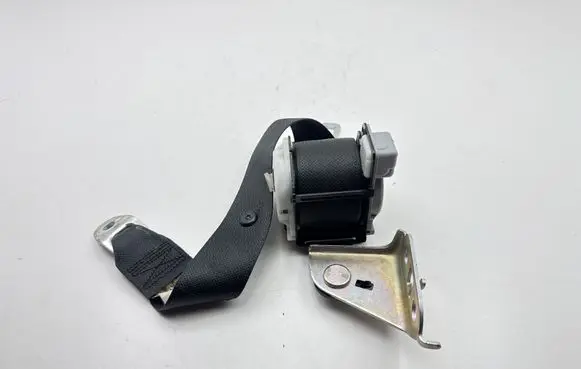 Toyota Auris E180 Rear seatbelt C7092