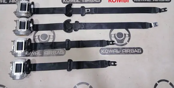 Volkswagen Golf VIII Set of seat belts 5H9857805
