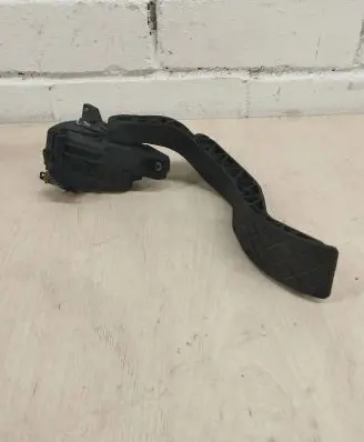 Audi A6 S6 C5 4B Accelerator throttle pedal 8D1723523N 6PV00837602