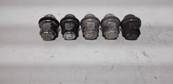 Toyota Corolla Verso AR10 Nuts/bolts 