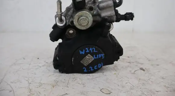 Mercedes-Benz E W212 Fuel injection high pressure pump A6510702601
