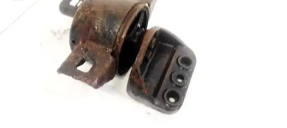 Chevrolet Aveo Engine mount bracket
