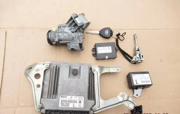 Toyota Yaris Engine control unit/module 0281017820 896610DE80 1039S52933
