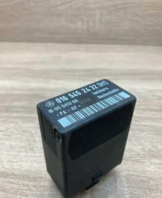 Mercedes-Benz Vito Viano W638 Coolant fan relay 0165452432 05041000
