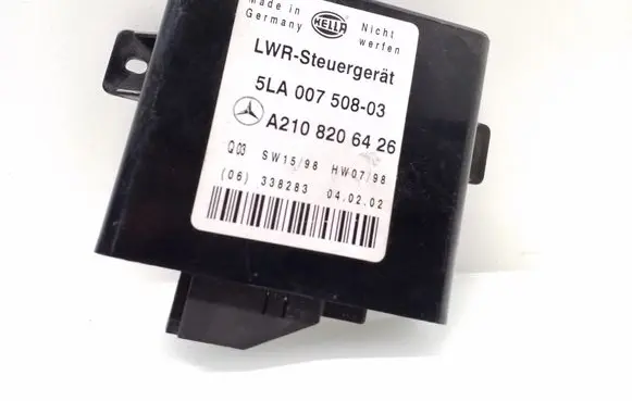 Mercedes-Benz E W210 Light module LCM A2108206426 5LA00750803
