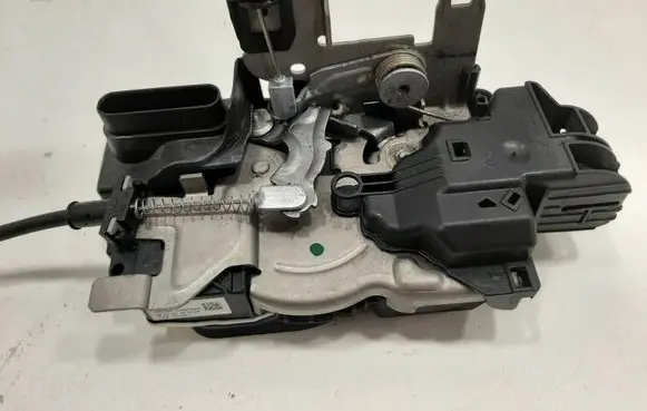 Volvo XC60 Front door lock 31462456