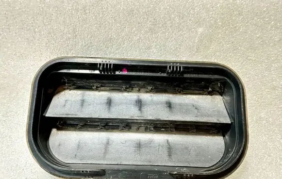 Porsche Cayenne (9PA) Quarter panel pressure vent 7L0819181