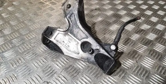 Audi A4 S4 B6 8E 8H Engine mounting bracket 8E0199308D
